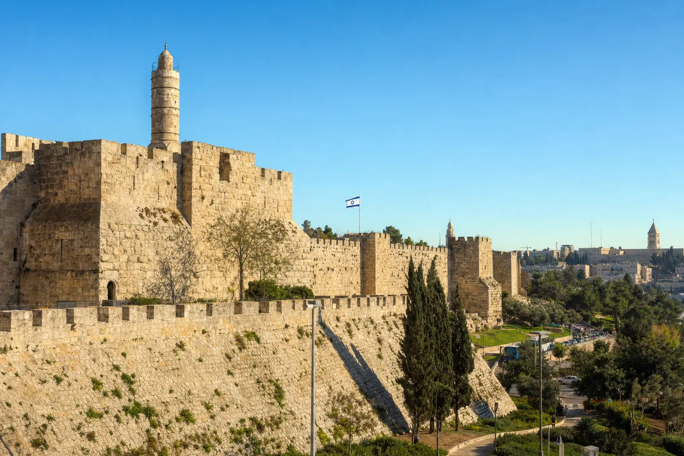 Israel – bekanntes Wahrzeichen mit der Landesflagge