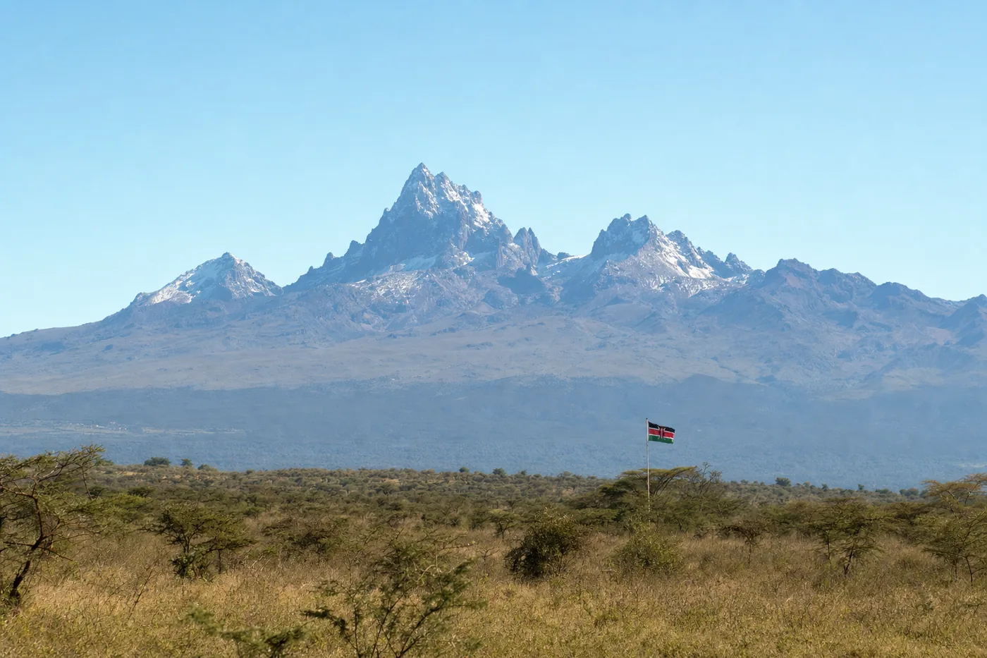 Kenia – bekanntes Wahrzeichen mit der Landesflagge