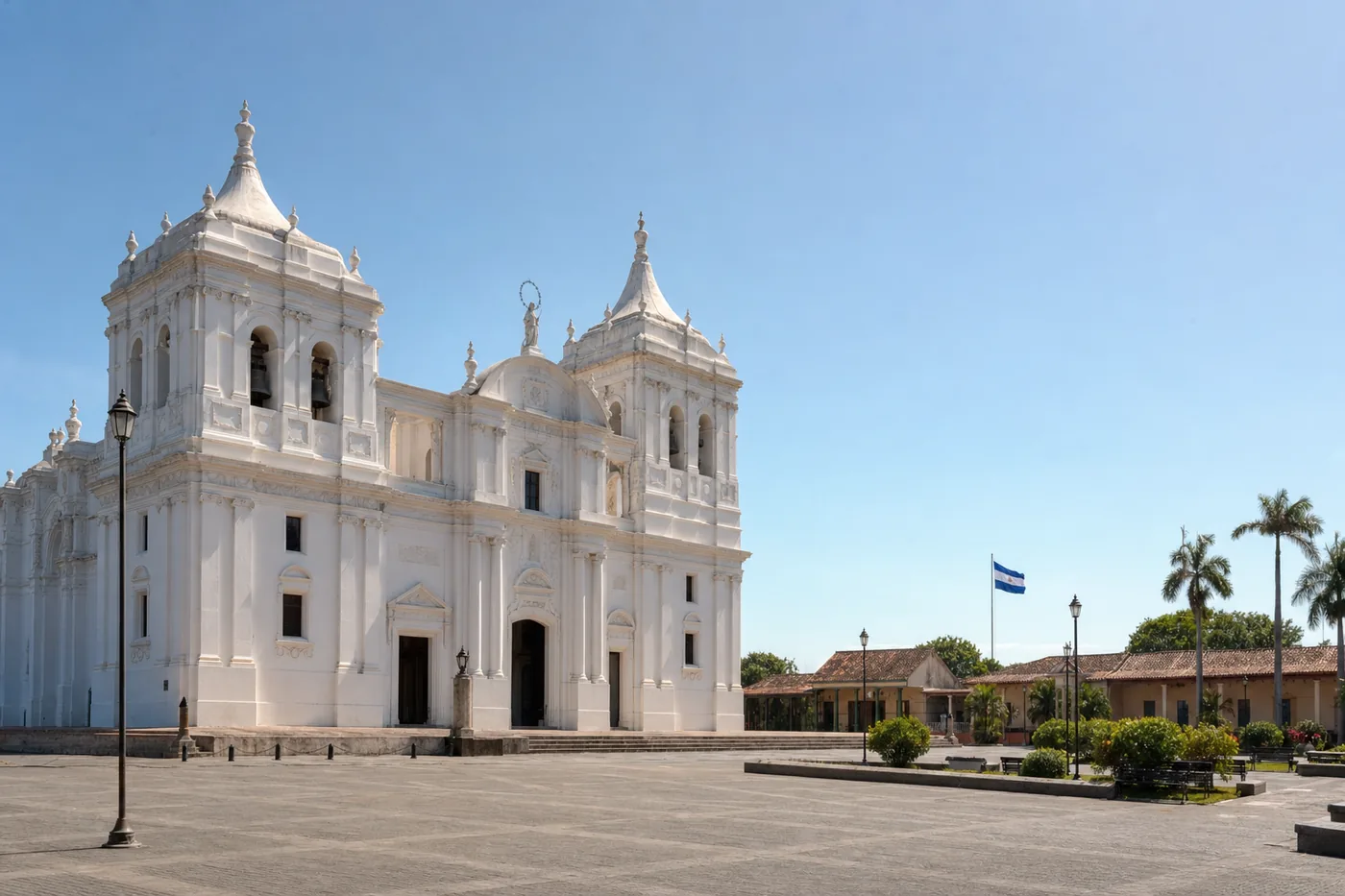 Nicaragua – bekanntes Wahrzeichen mit der Landesflagge