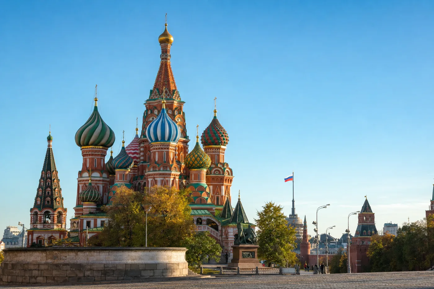 Russland – bekanntes Wahrzeichen mit der Landesflagge